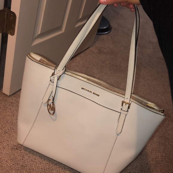 Michael kors purse - Picture 4 of 4